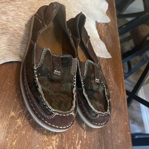 Ariat Women’s Camo Cruisers in Chocolate